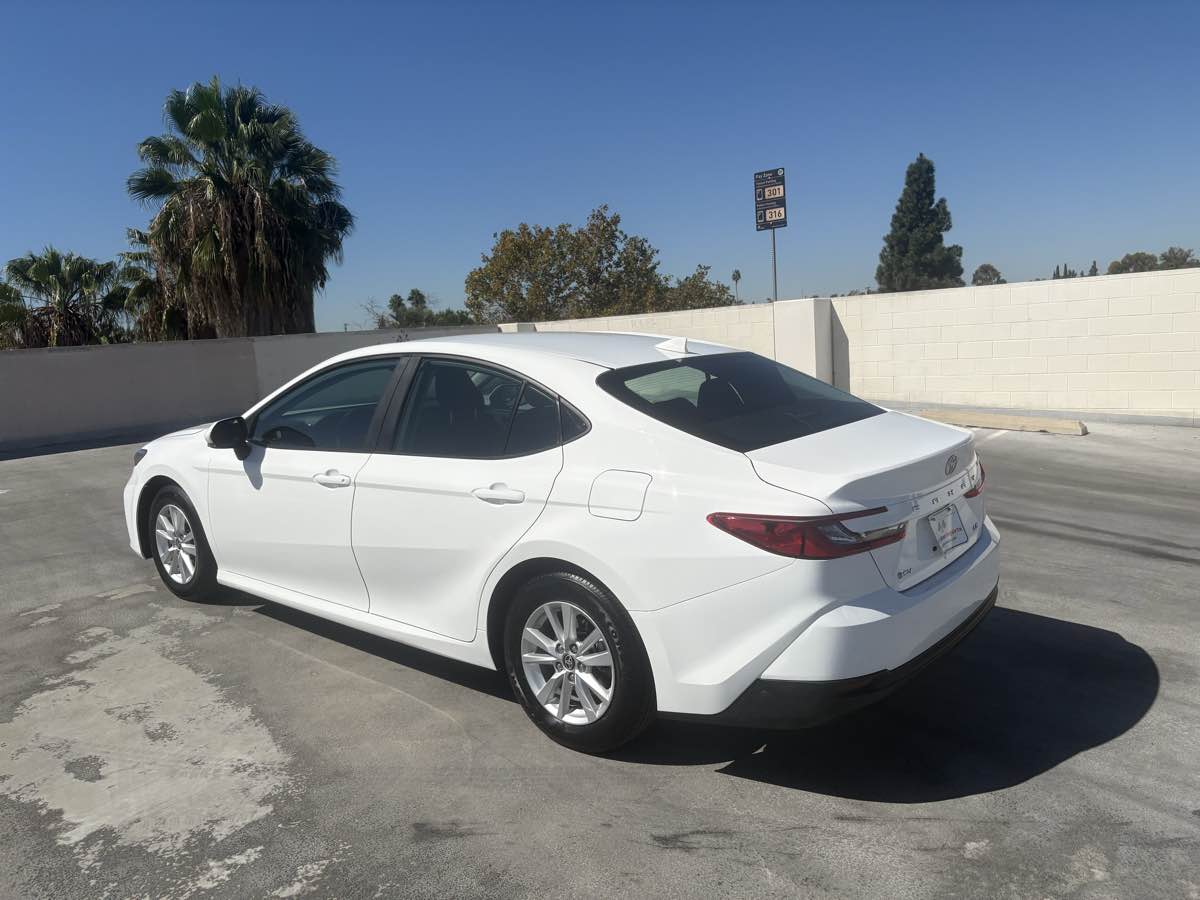 Toyota Camry photo 13