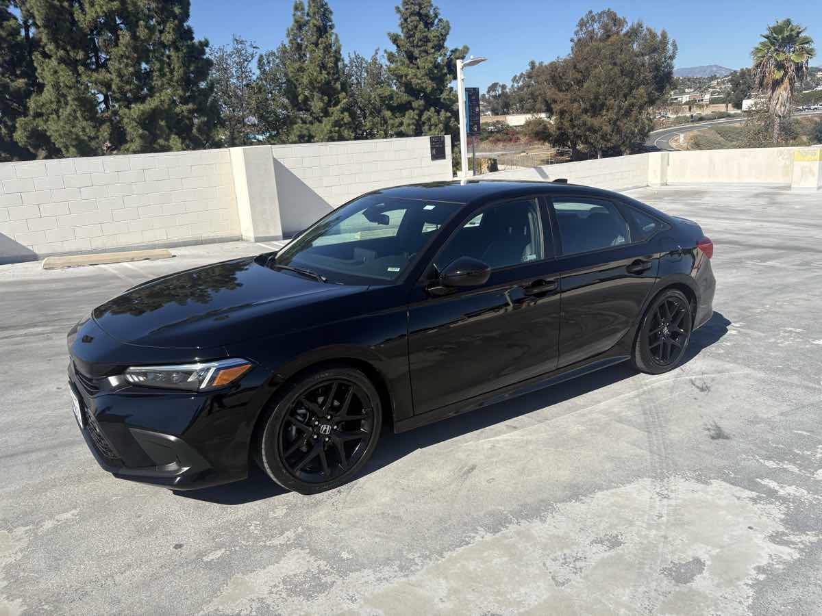 Photo 3 of this Honda Civic Sedan