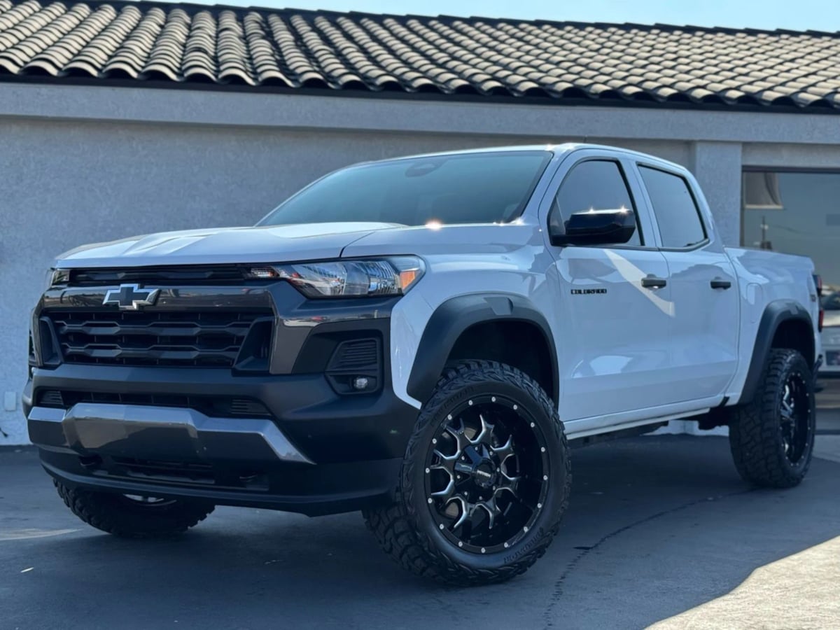 2023 Chevrolet Colorado Trail Boss photo 2