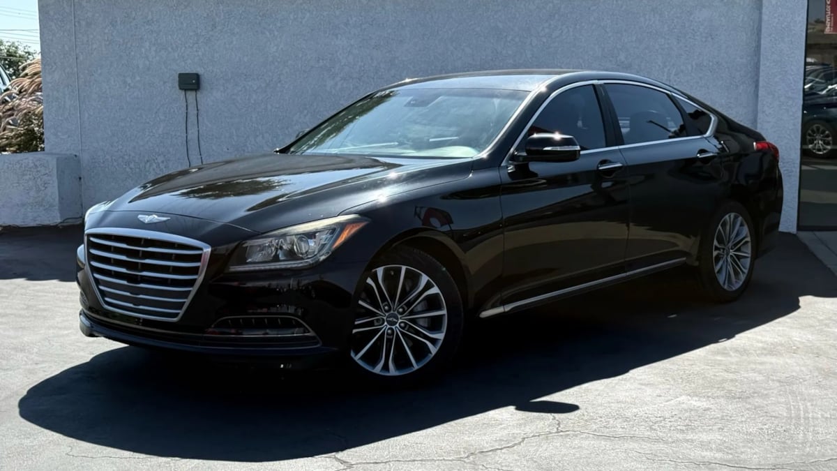 2016 Hyundai Genesis 3.8 photo 2