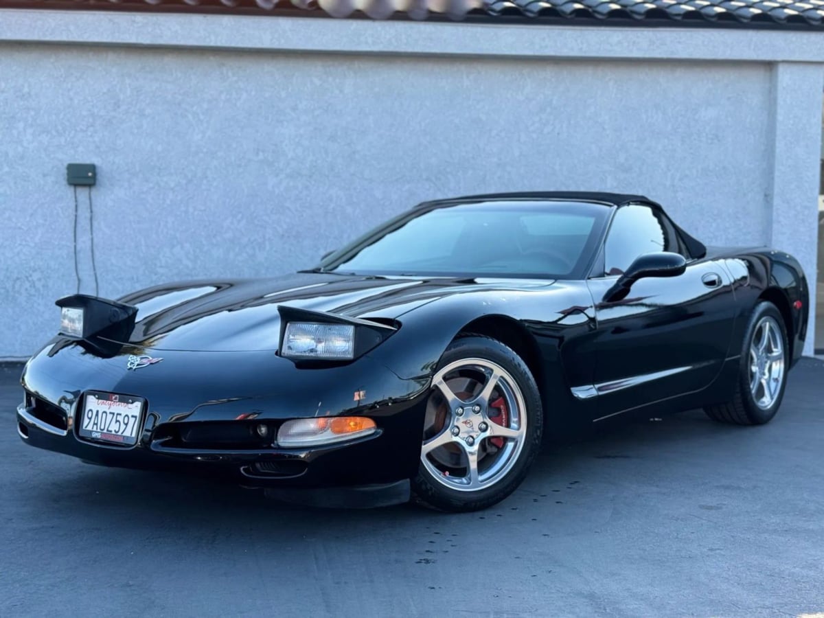 2002 Chevrolet Corvette photo 2