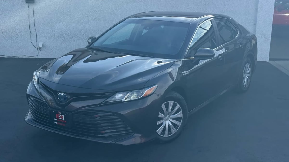 2018 Toyota Camry Hybrid LE photo 3