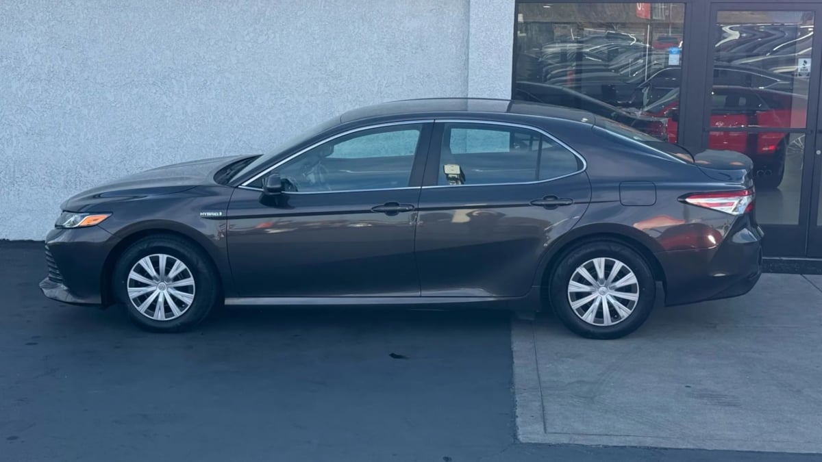 2018 Toyota Camry Hybrid LE photo 5