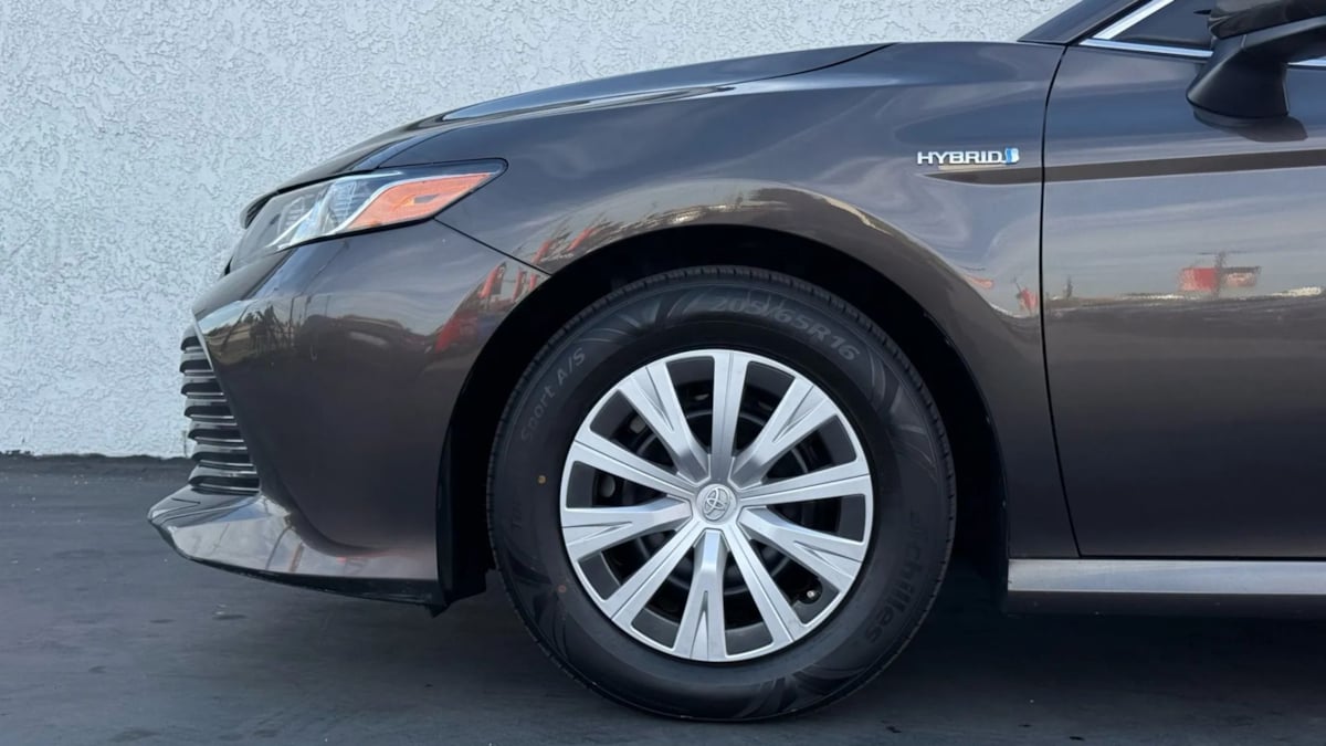 2018 Toyota Camry Hybrid LE photo 7