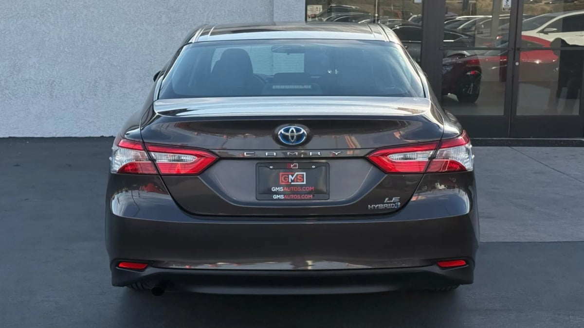 2018 Toyota Camry Hybrid LE photo 9