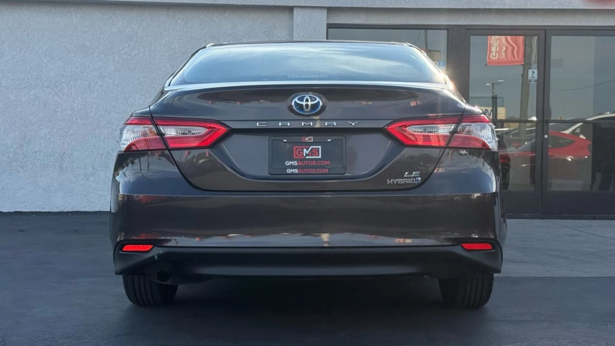 2018 Toyota Camry Hybrid LE photo 10