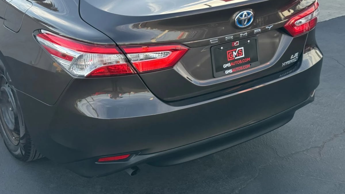 2018 Toyota Camry Hybrid LE photo 15