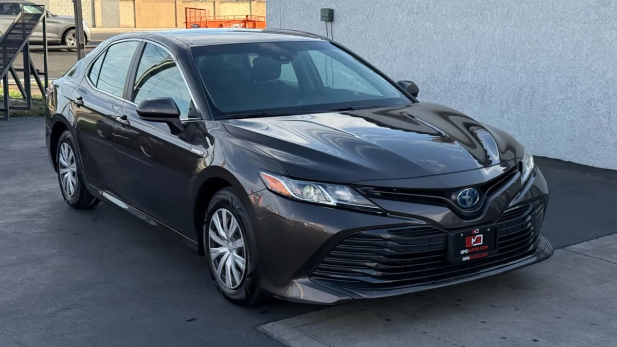 2018 Toyota Camry Hybrid LE photo 20