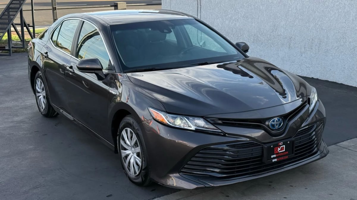 2018 Toyota Camry Hybrid LE photo 22