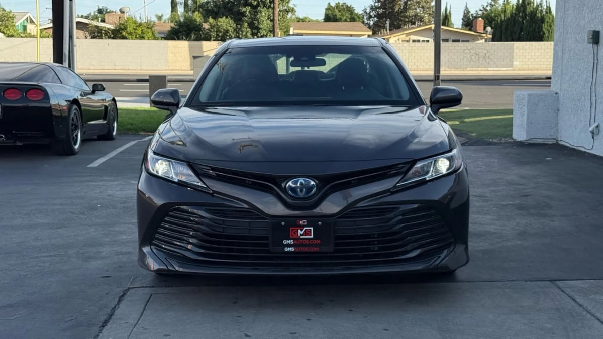 2018 Toyota Camry Hybrid LE photo 23