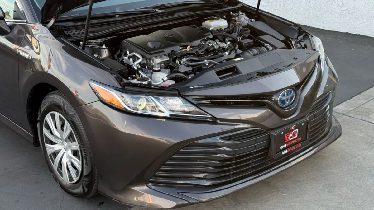 2018 Toyota Camry Hybrid LE photo 27