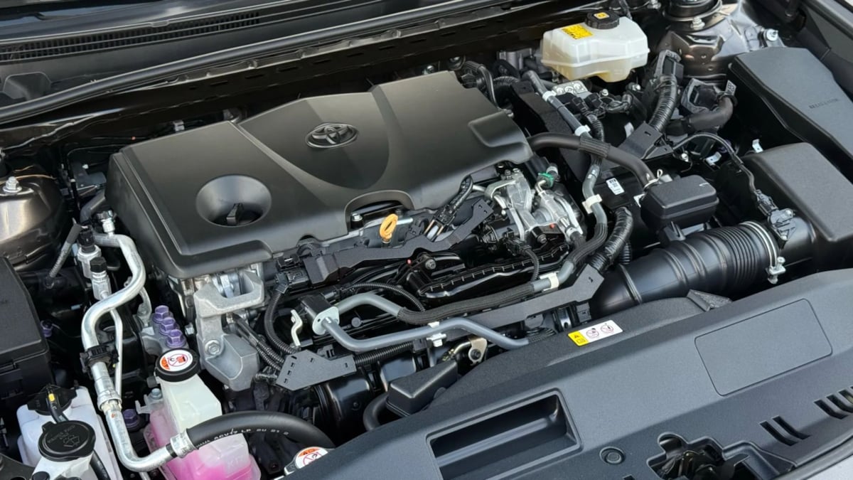 2018 Toyota Camry Hybrid LE photo 28
