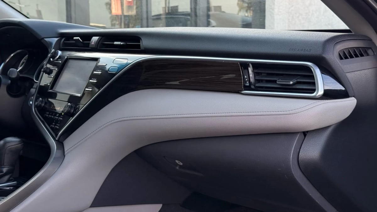 2018 Toyota Camry Hybrid LE photo 40