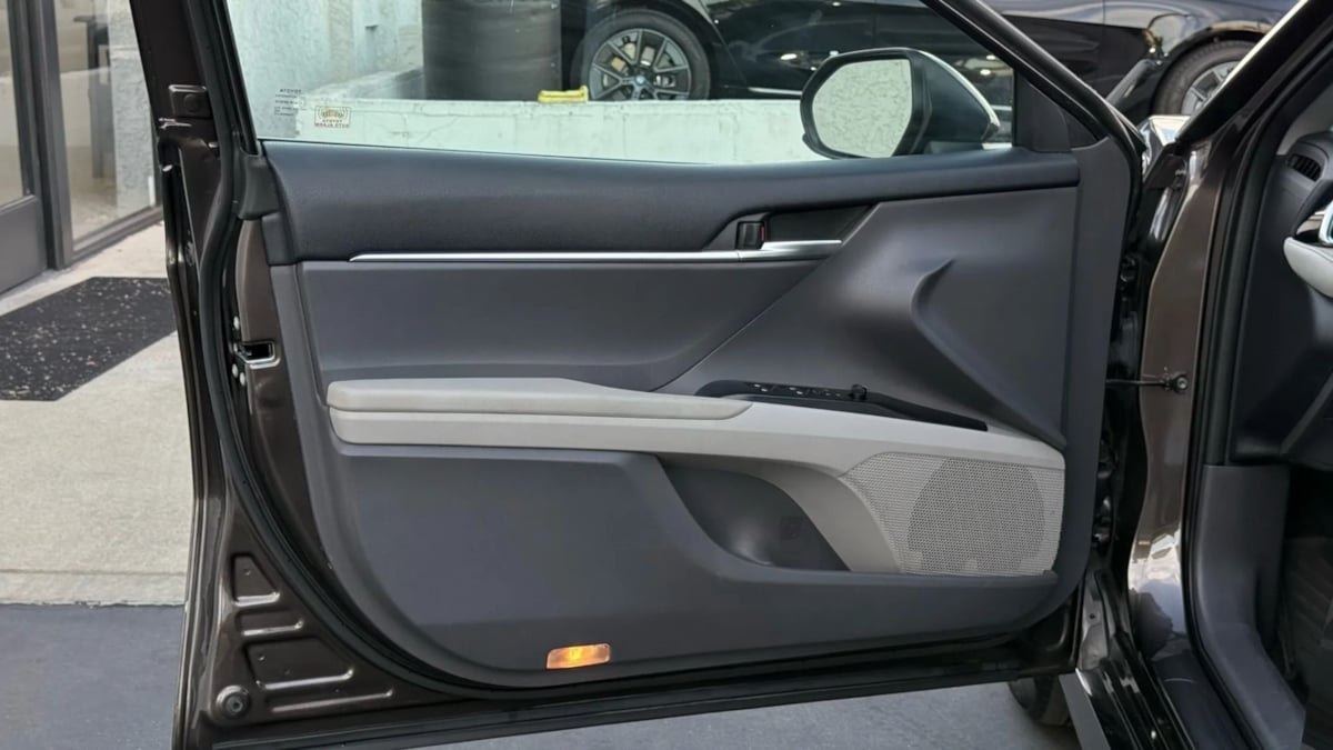 2018 Toyota Camry Hybrid LE photo 41