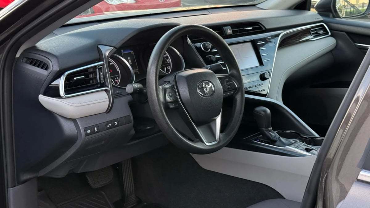 2018 Toyota Camry Hybrid LE photo 44