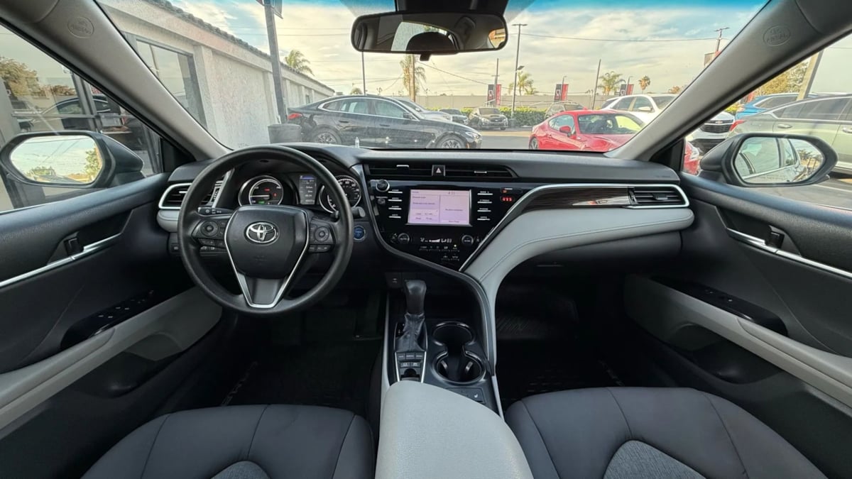 2018 Toyota Camry Hybrid LE photo 47