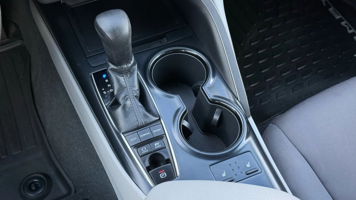 2018 Toyota Camry Hybrid LE photo 48