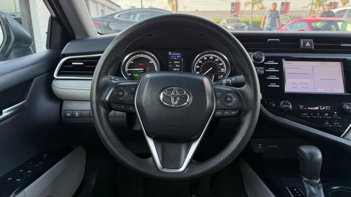 2018 Toyota Camry Hybrid LE photo 52
