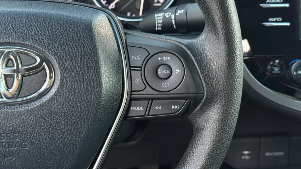 2018 Toyota Camry Hybrid LE photo 53