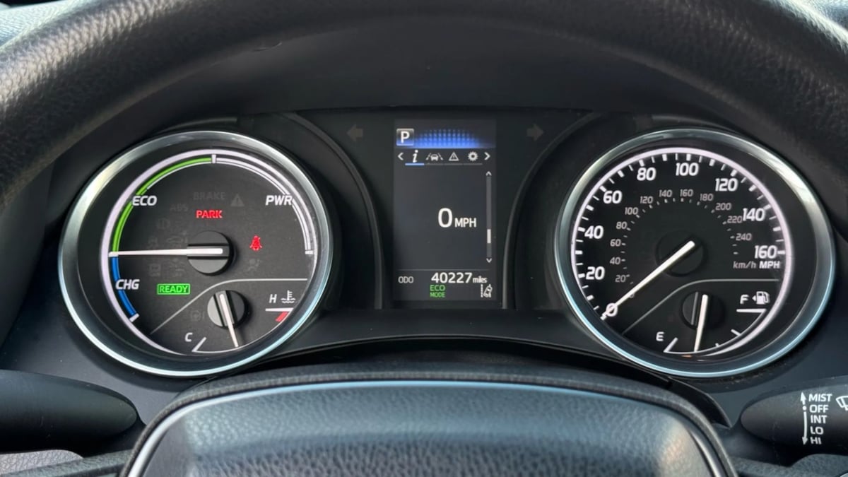 2018 Toyota Camry Hybrid LE photo 55