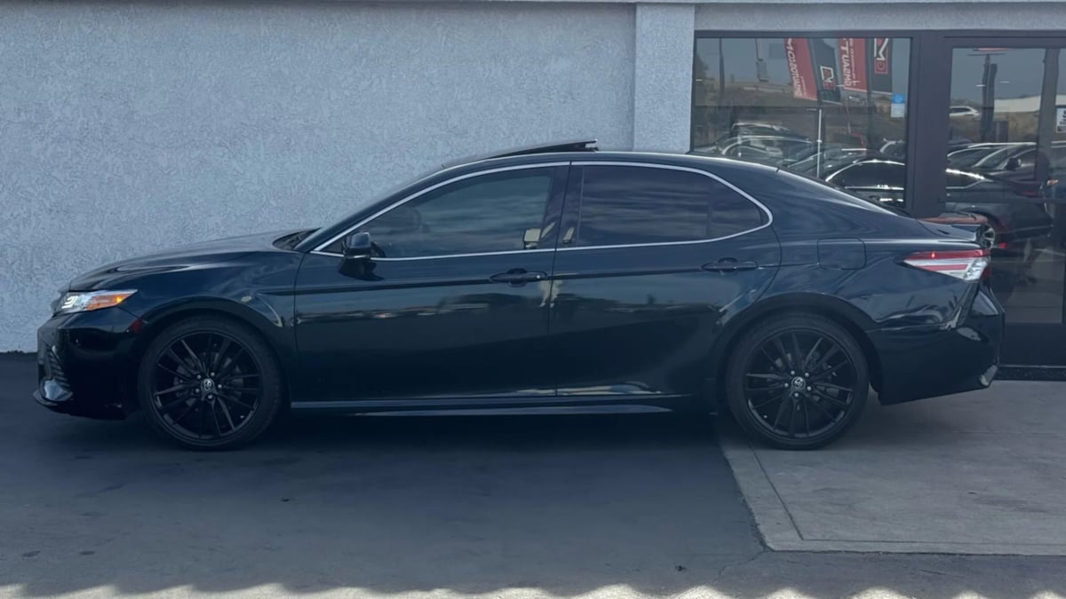 2018 Toyota Camry XSE photo 3