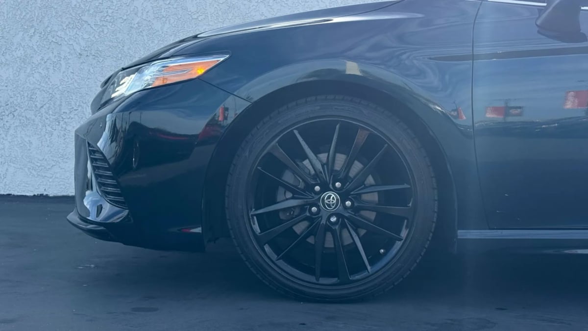 2018 Toyota Camry XSE photo 6