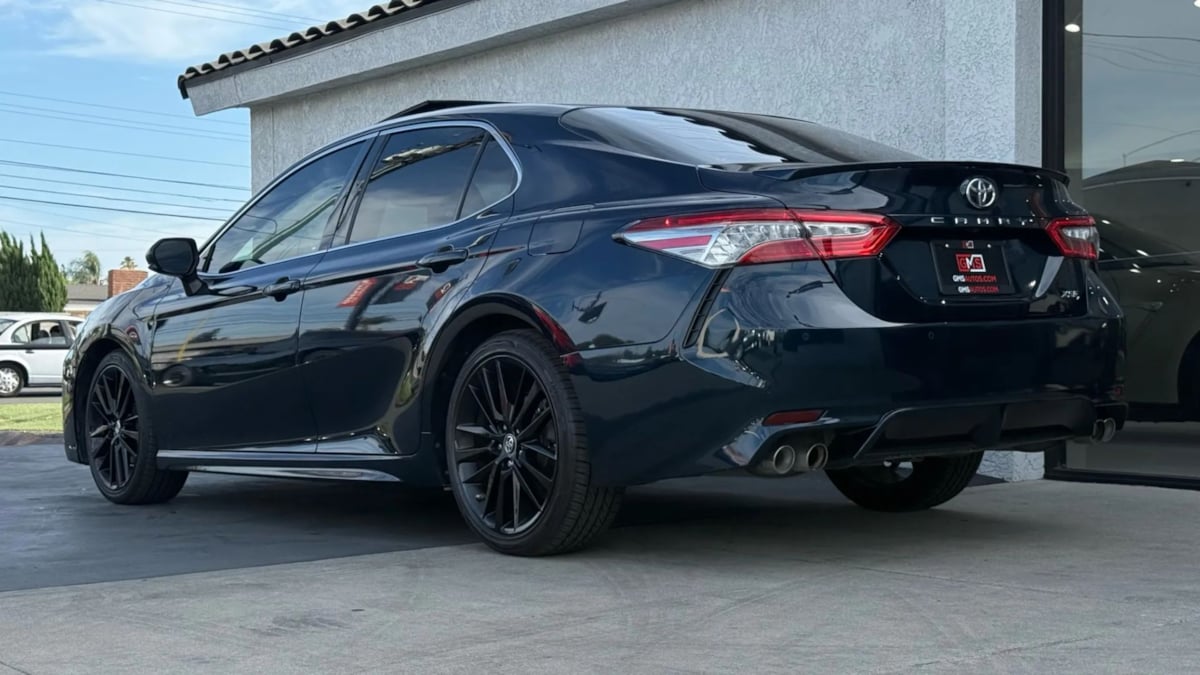 2018 Toyota Camry XSE photo 9