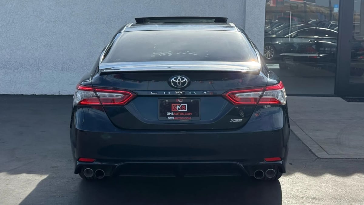 2018 Toyota Camry XSE photo 11