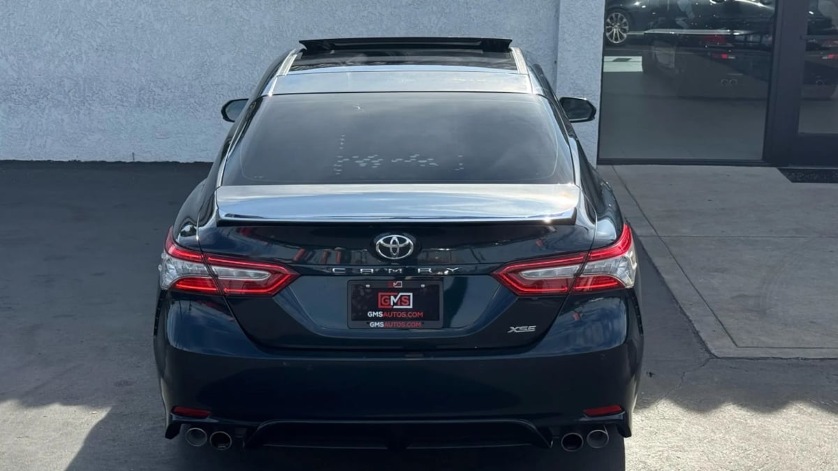 2018 Toyota Camry XSE photo 13
