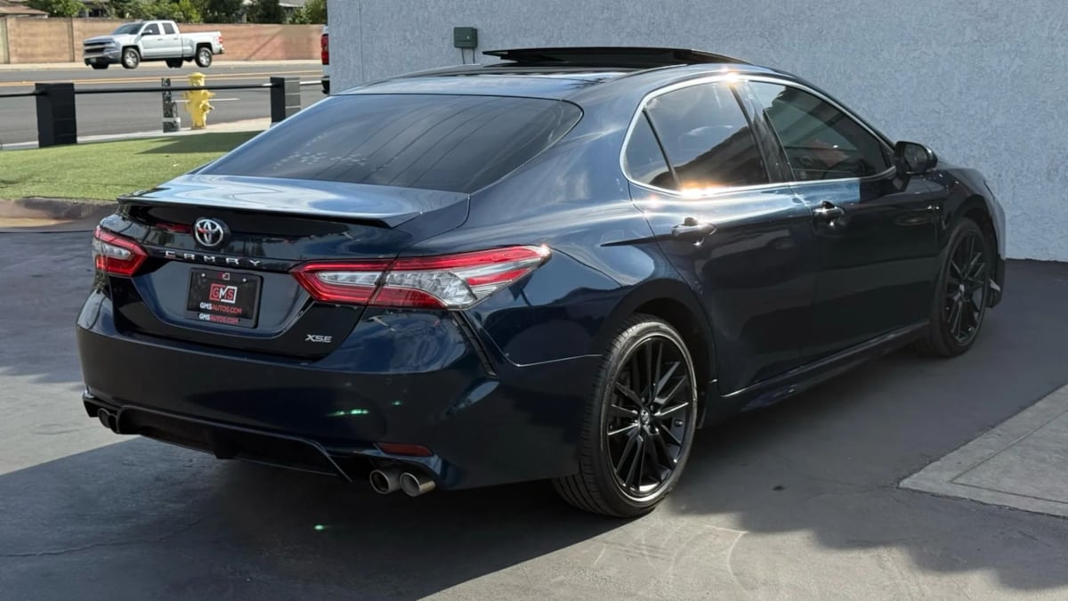 2018 Toyota Camry XSE photo 14
