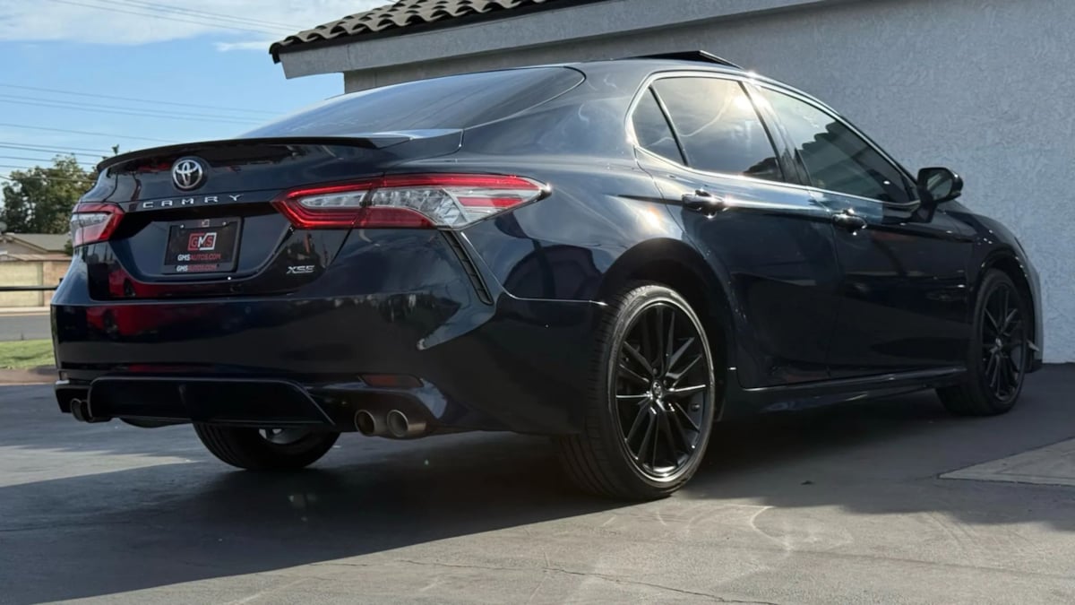 2018 Toyota Camry XSE photo 15