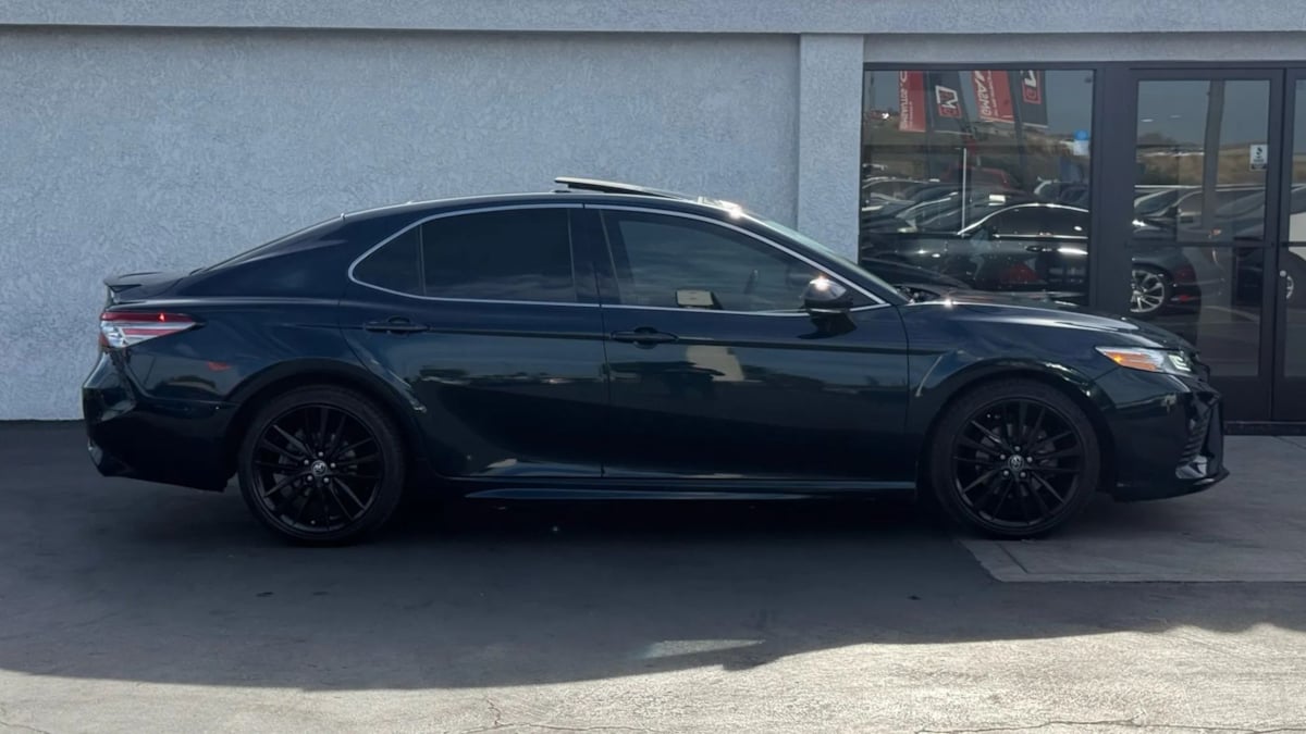 2018 Toyota Camry XSE photo 19