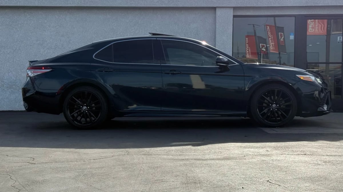 2018 Toyota Camry XSE photo 20