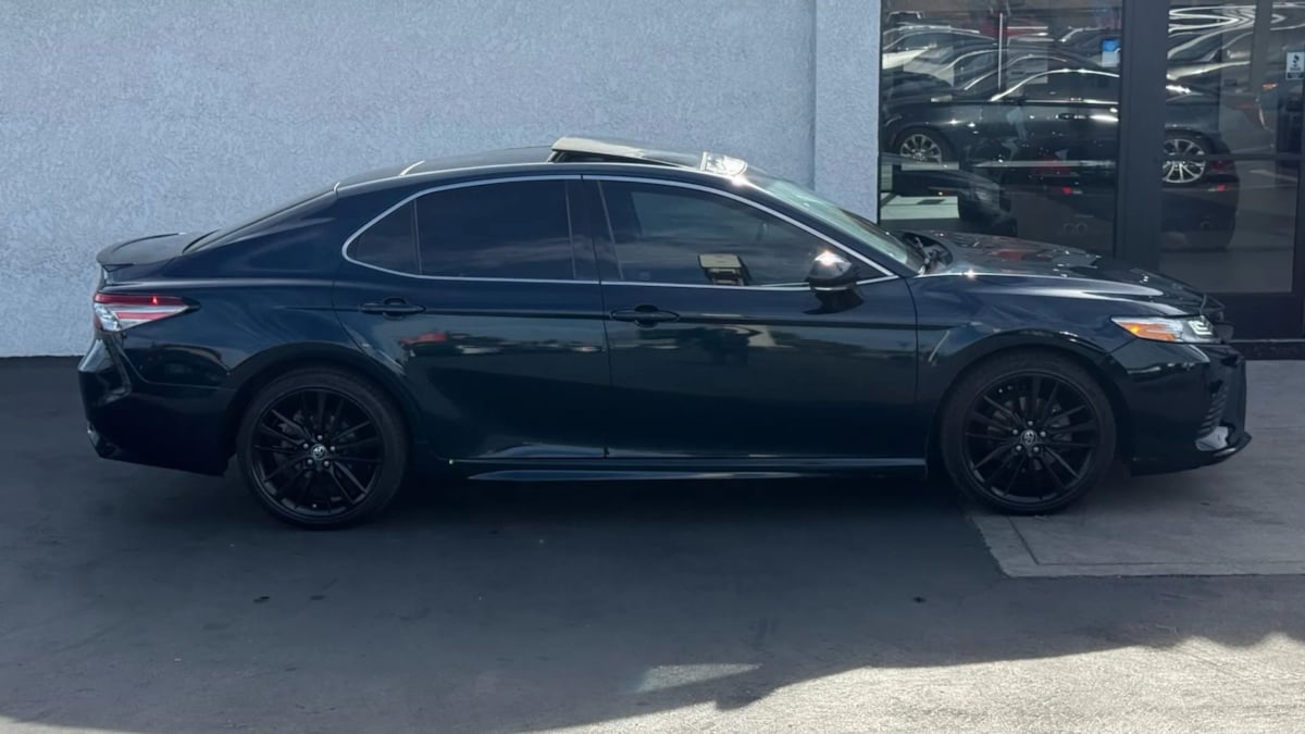 2018 Toyota Camry XSE photo 21