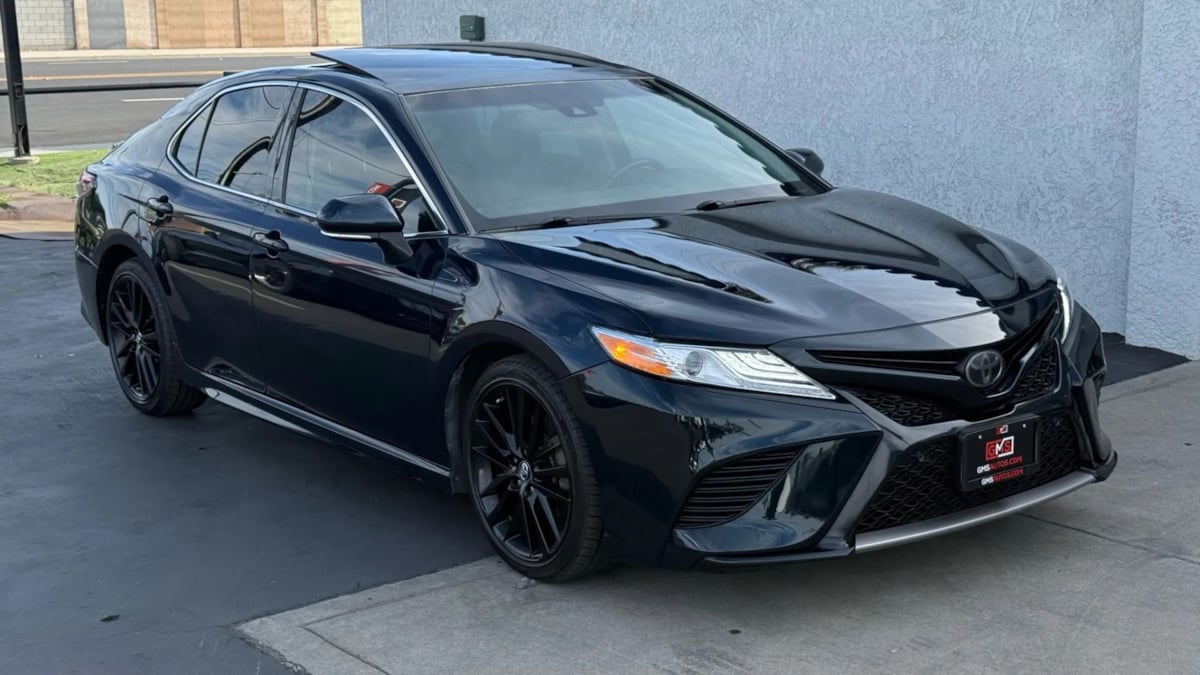 2018 Toyota Camry XSE photo 22