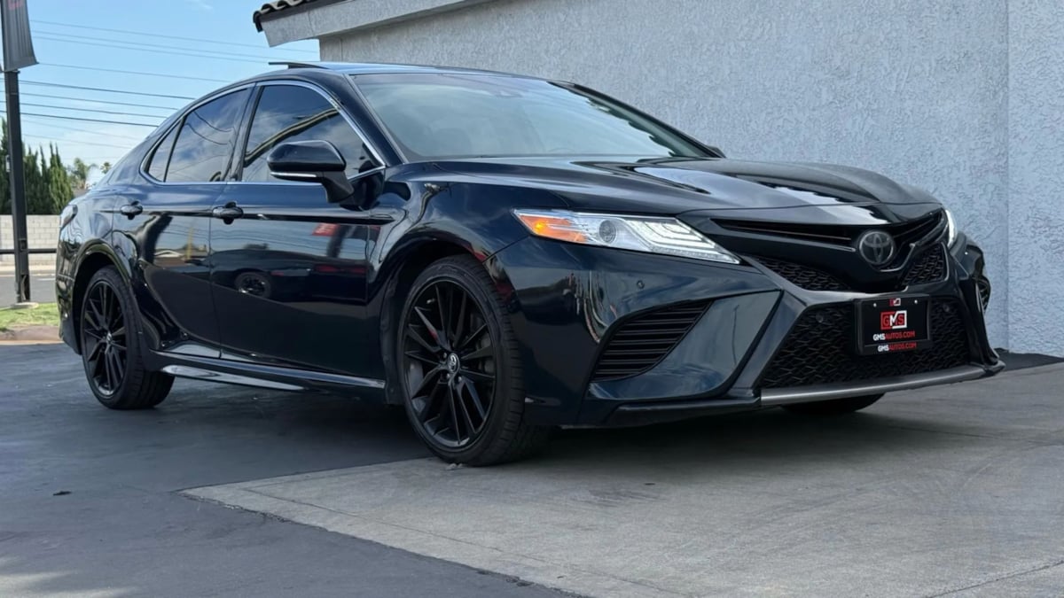 2018 Toyota Camry XSE photo 23