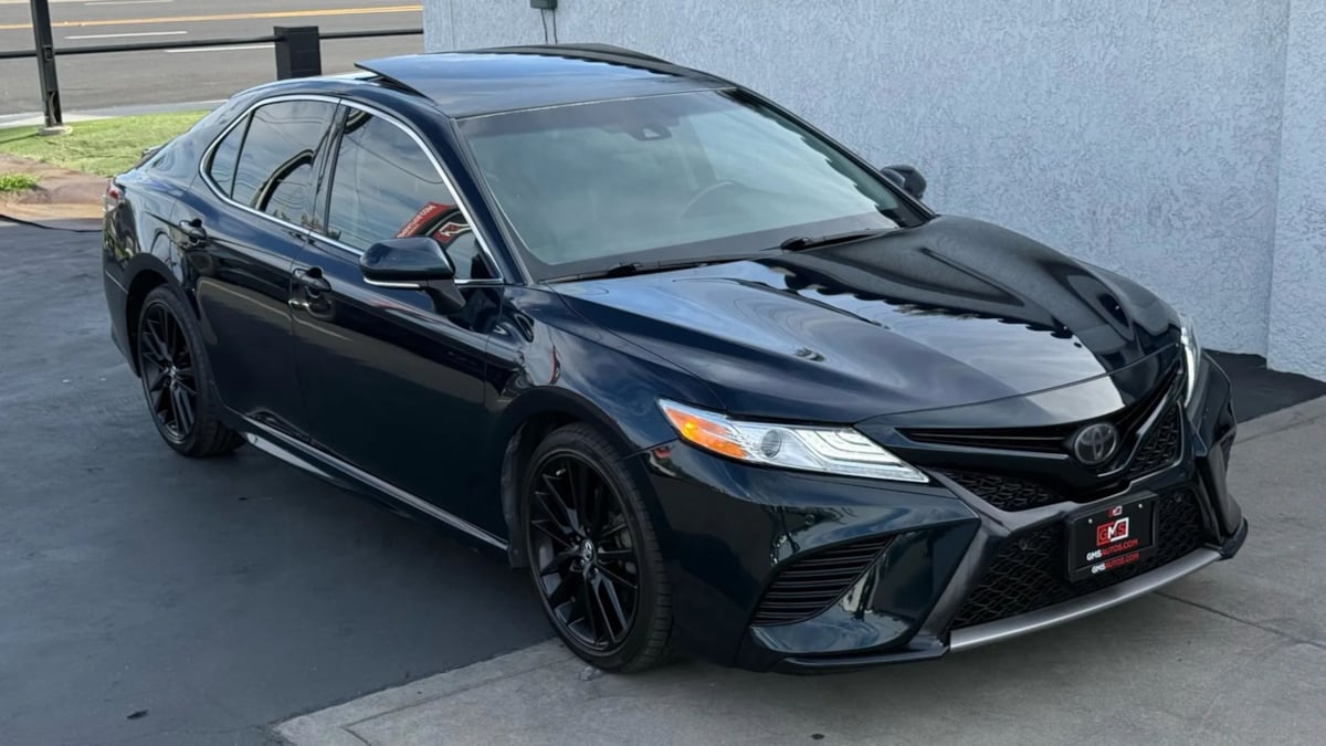 2018 Toyota Camry XSE photo 24
