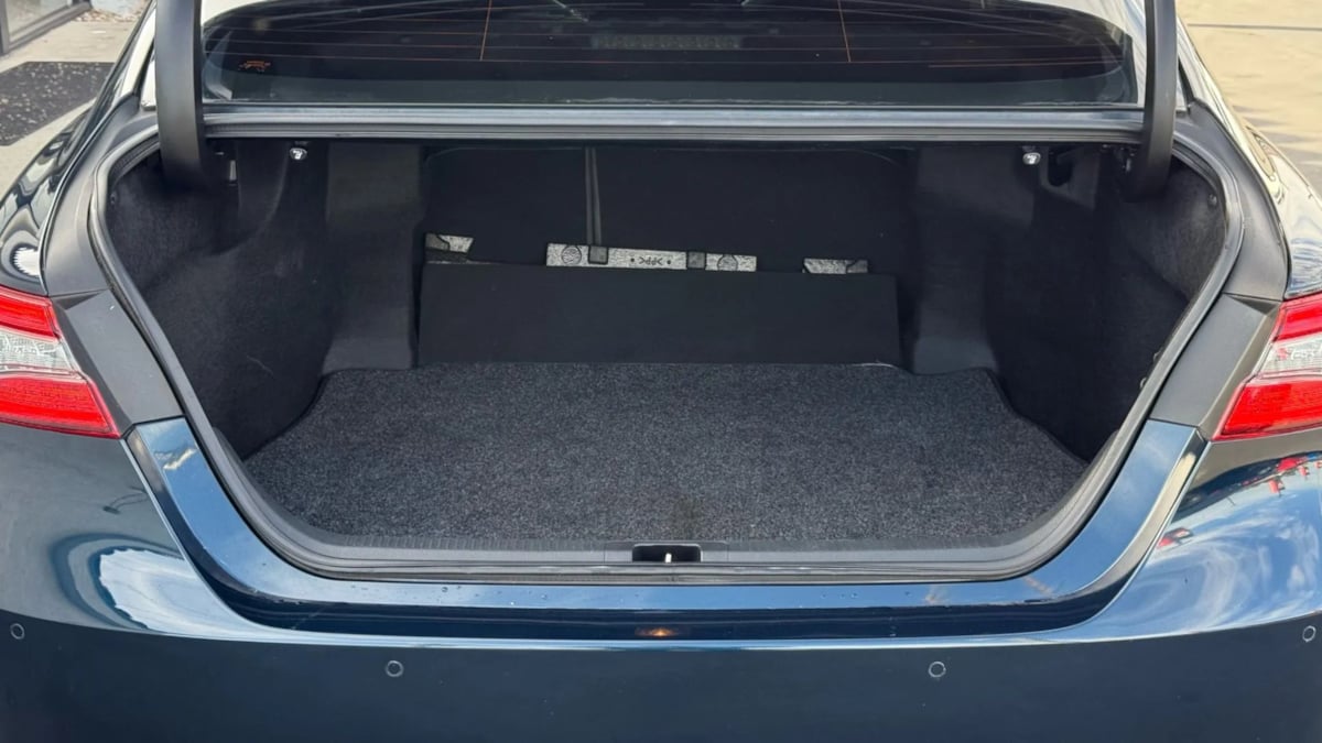 2018 Toyota Camry XSE photo 29