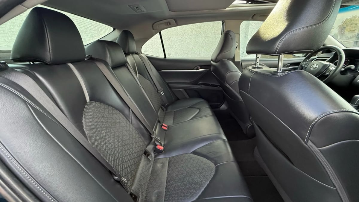 2018 Toyota Camry XSE photo 34