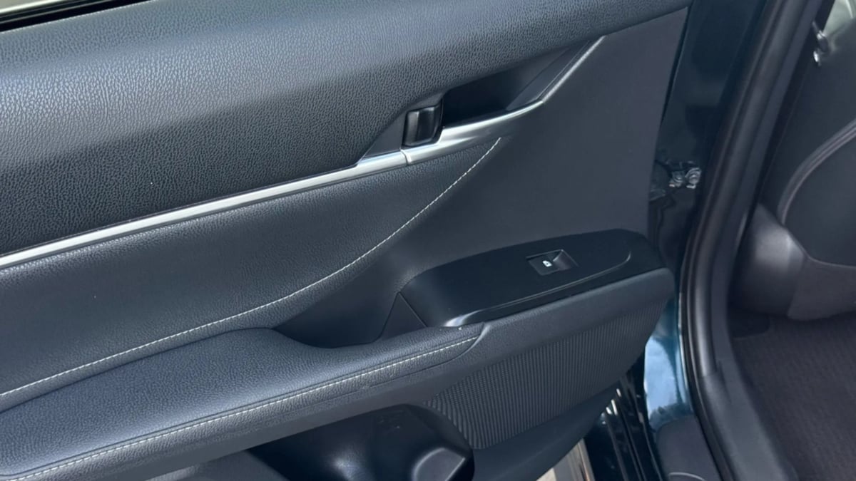 2018 Toyota Camry XSE photo 37