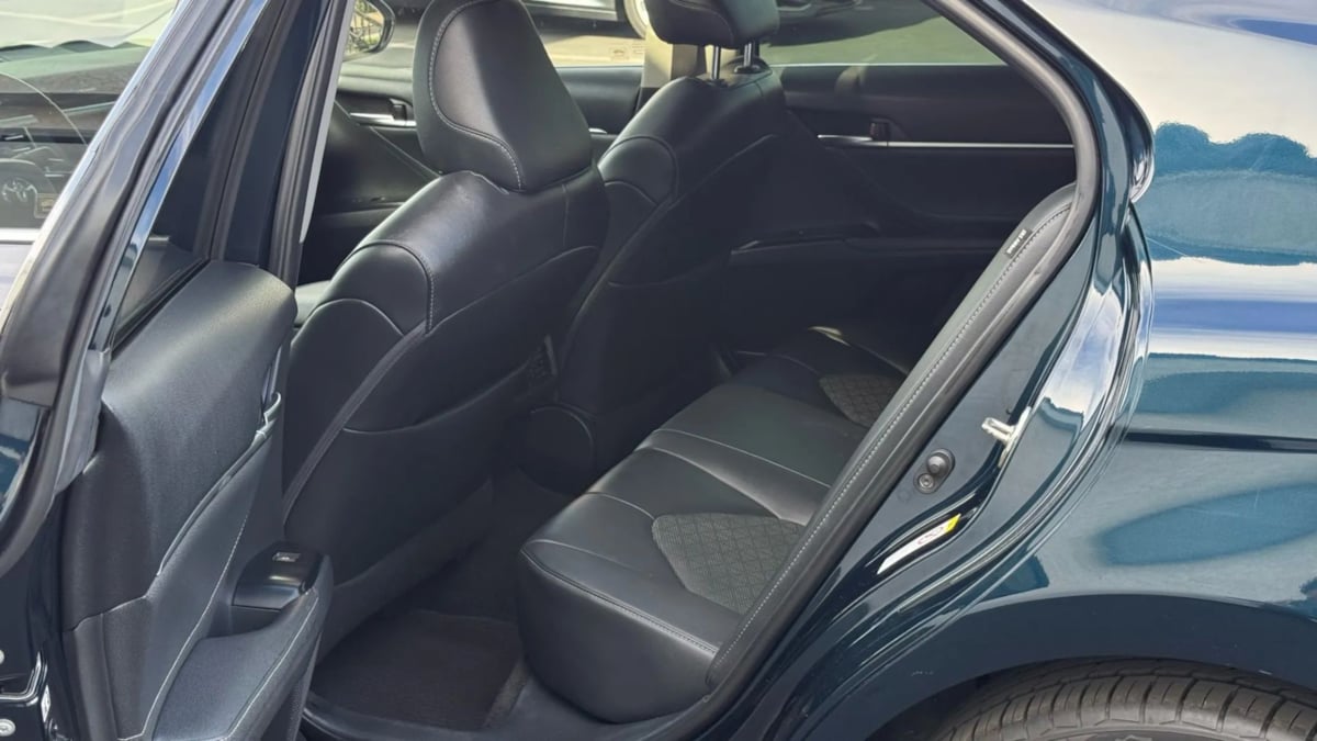 2018 Toyota Camry XSE photo 38