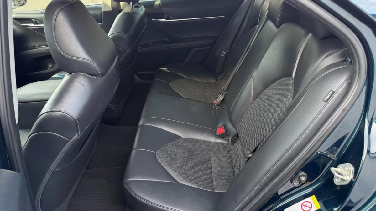 2018 Toyota Camry XSE photo 39