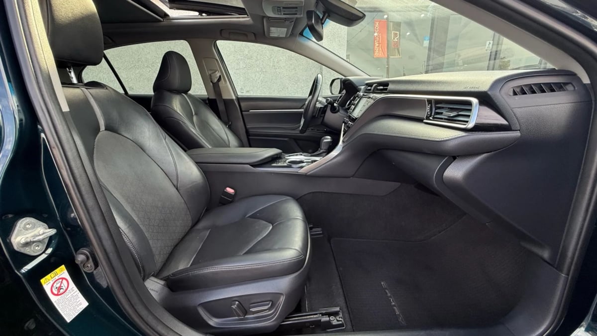 2018 Toyota Camry XSE photo 43