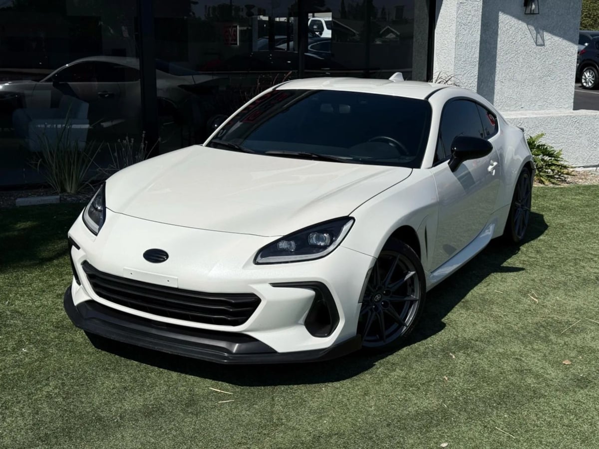 2024 Toyota GR86 photo 2