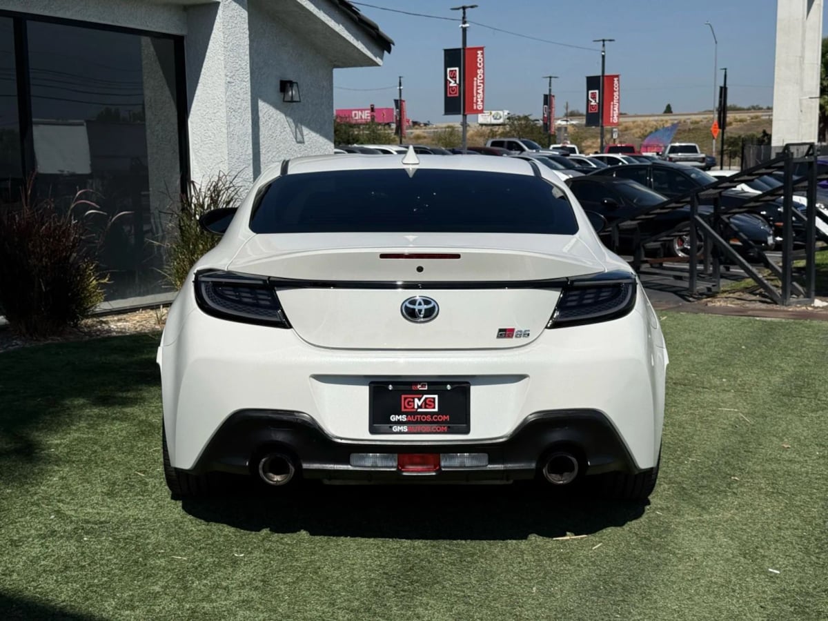 2024 Toyota GR86 photo 8