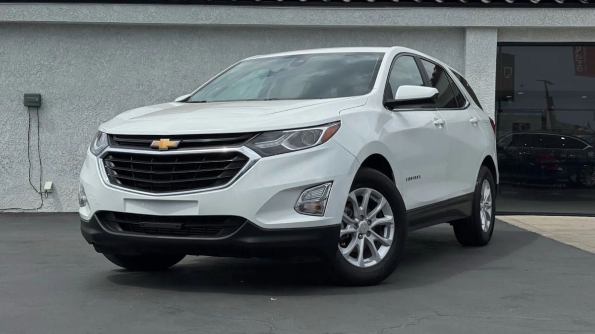 2021 Chevrolet Equinox LT photo 2