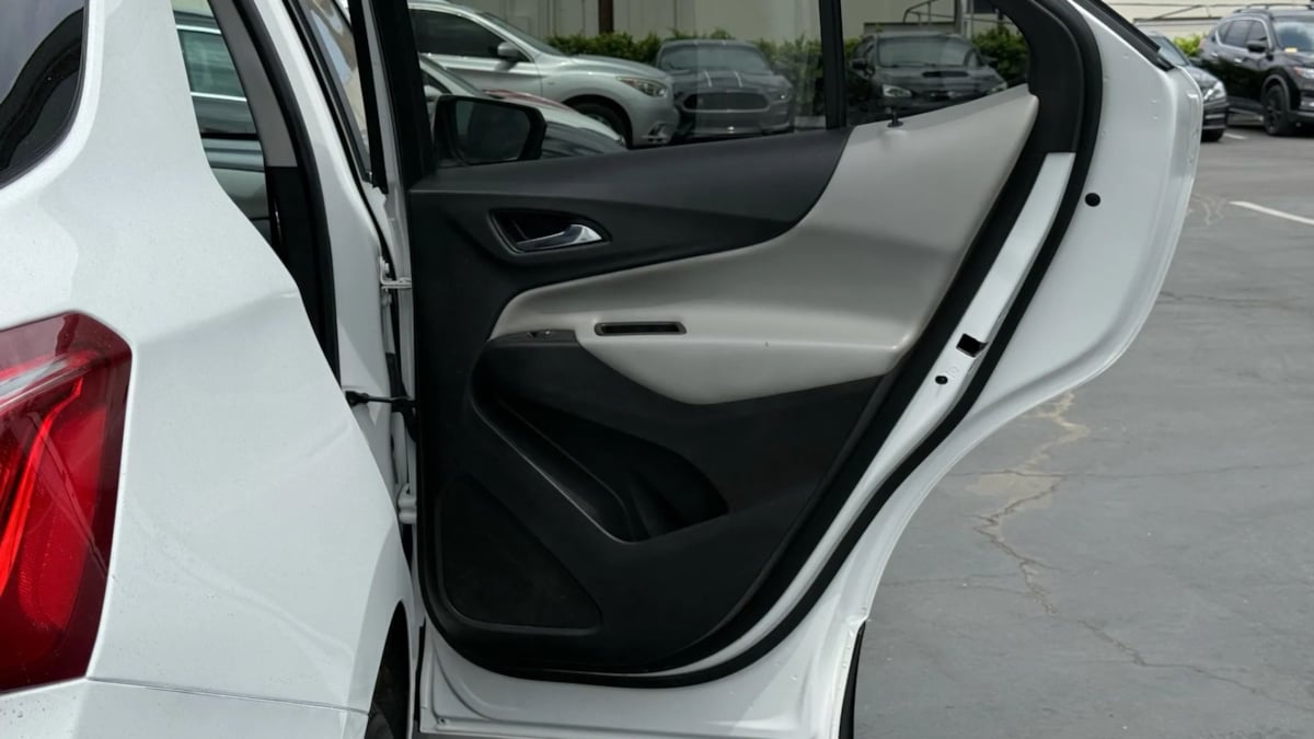2021 Chevrolet Equinox LT photo 34
