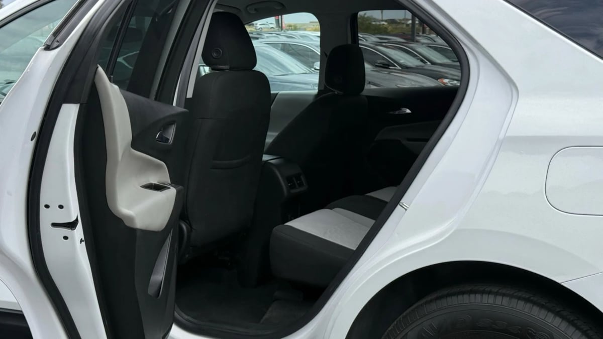 2021 Chevrolet Equinox LT photo 40