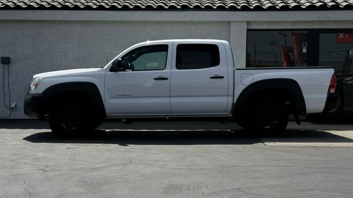 2014 Toyota Tacoma photo 2