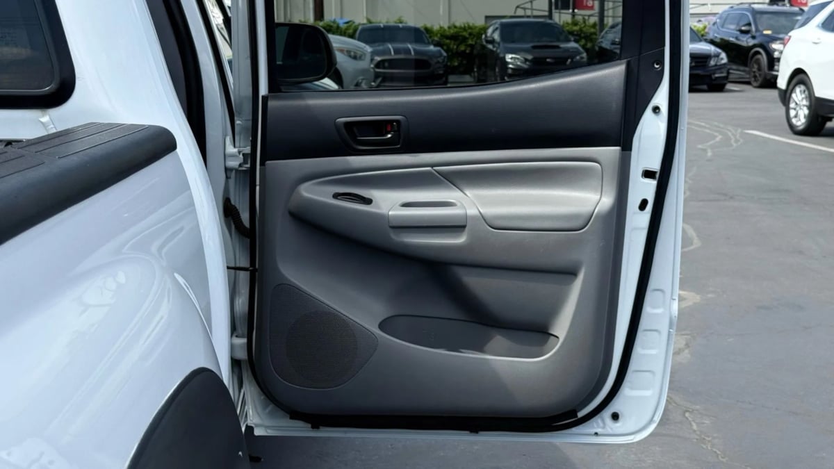 2014 Toyota Tacoma photo 32